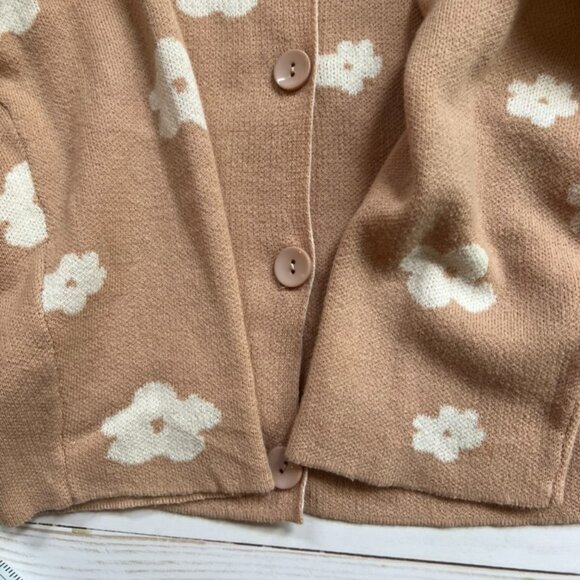 Le Lis Beige with white flowers Long Sleeve Button Down Cardigan sweater Size M - Picture 8 of 8